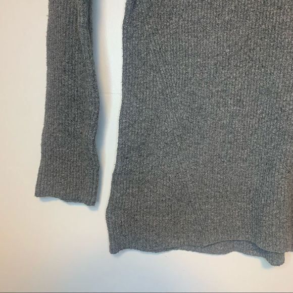 Wilfred Aritzia Henon deep V neckline grey sweater size small - Picture 6 of 12